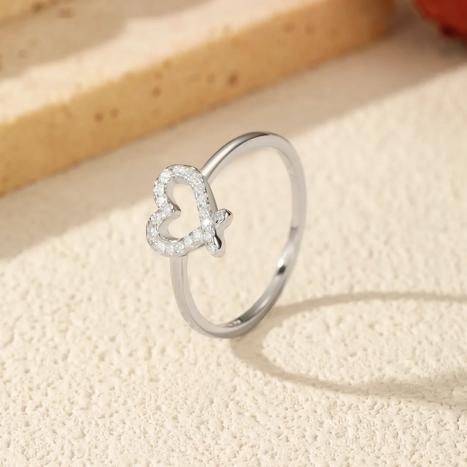 MODIAN D-Color Moissanite Heart Hollow Sterling Silver Ring
