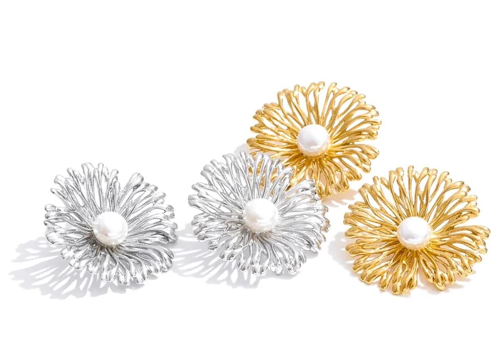 Yhpup Pearl Flower Stud Earrings in Stainless Steel