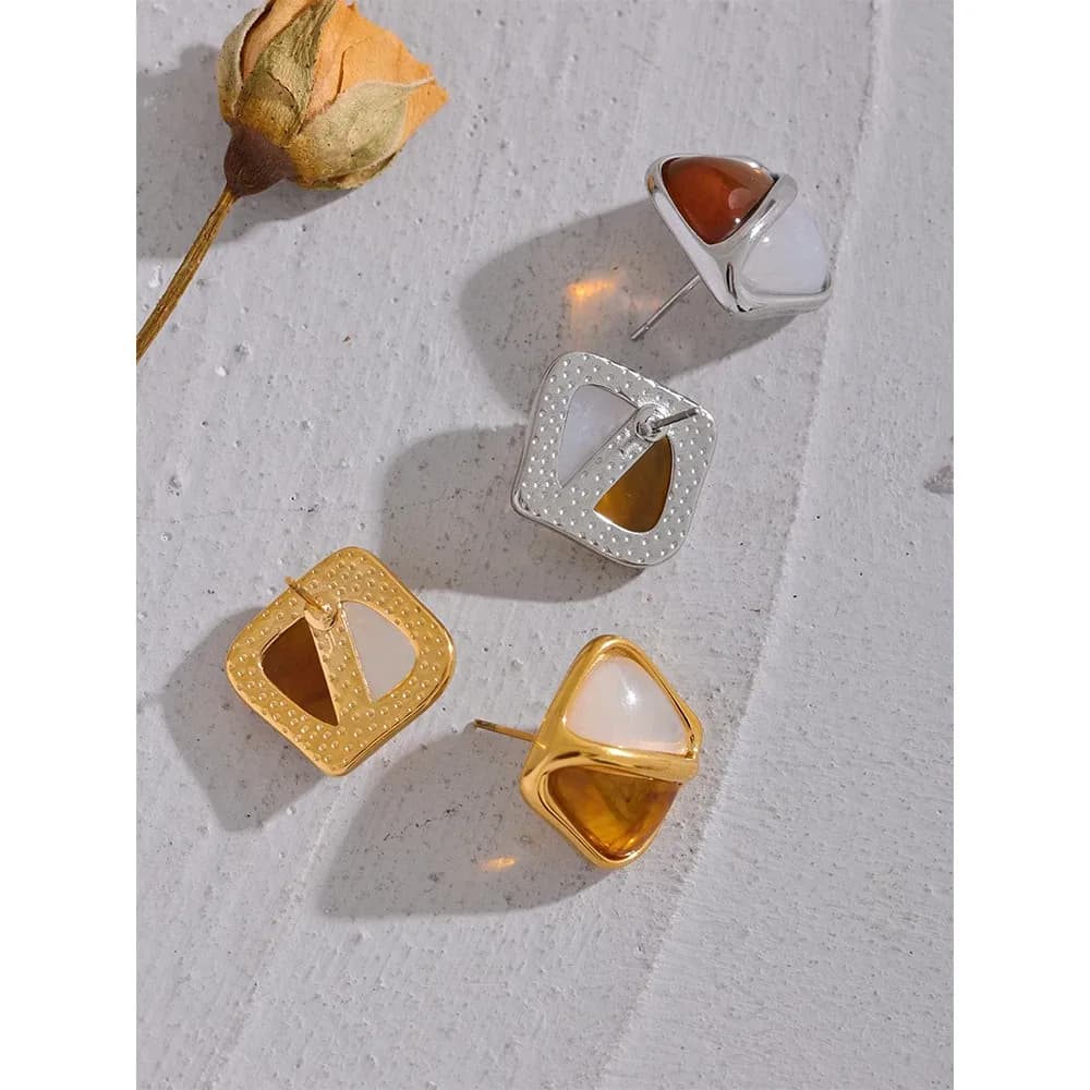 Yhpup Vintage Square Caramel Resin Stud Earrings in PVD Gold Steel