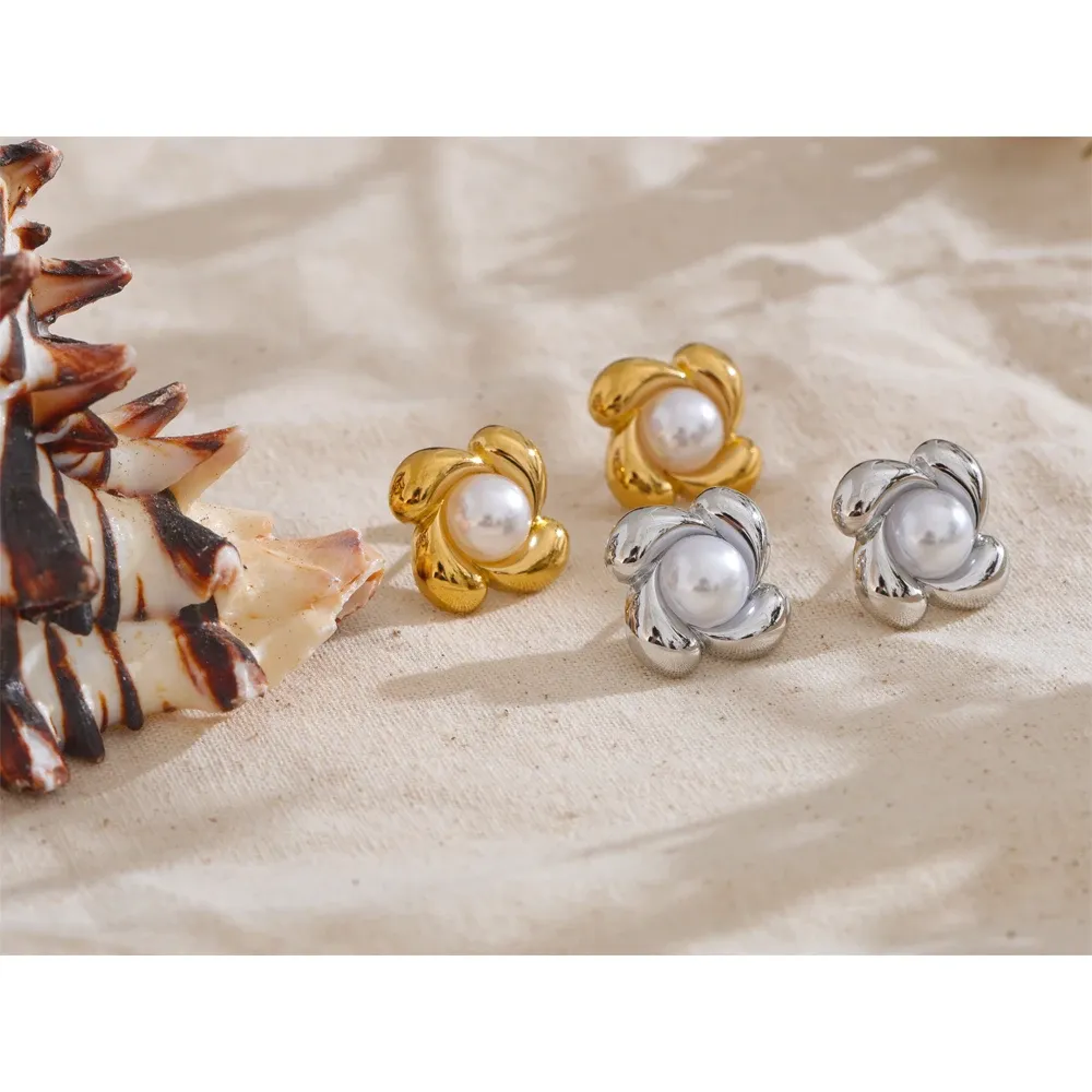 Yhpup Pearl Flower Stud Earrings in PVD Gold Steel